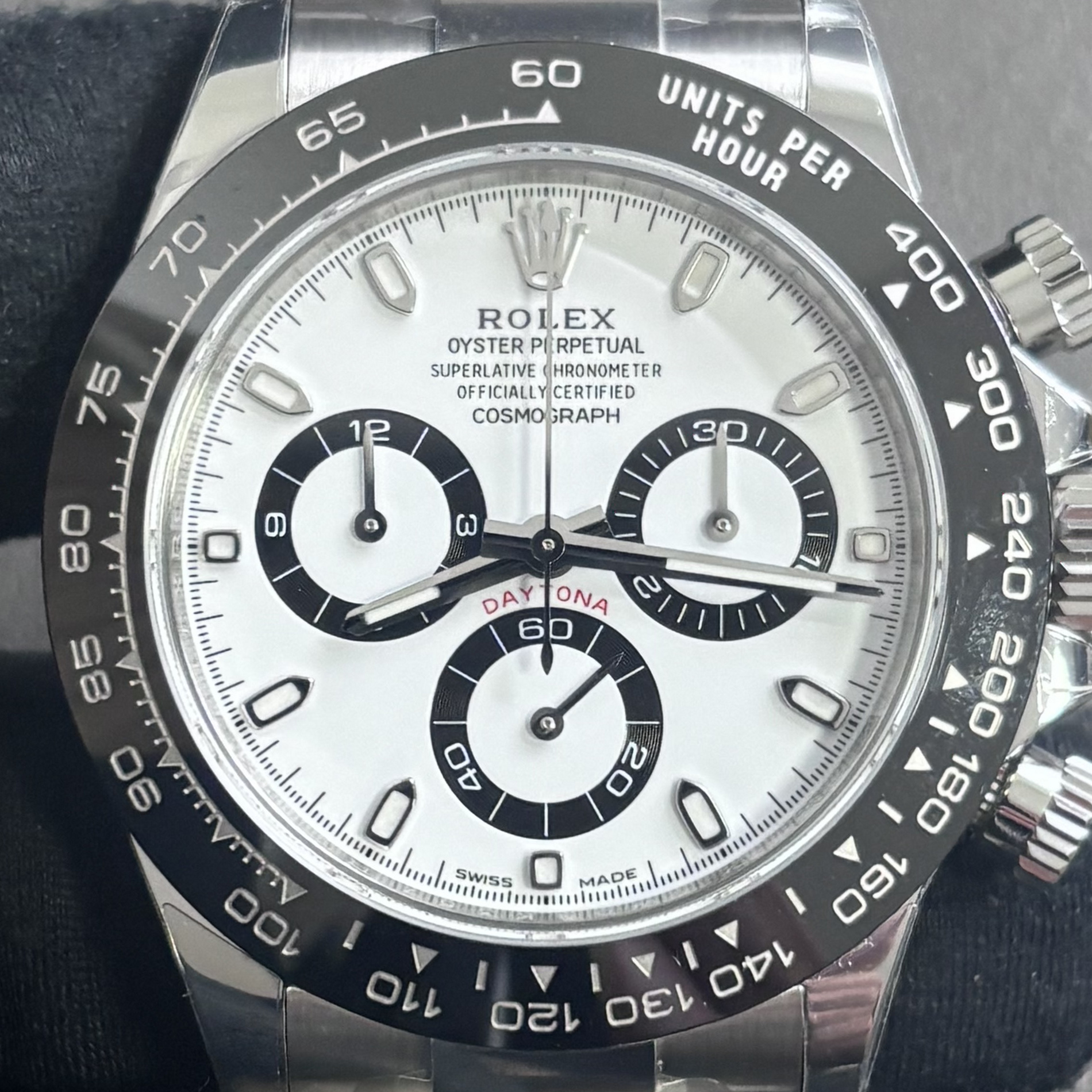 S001 · Camera geometry corrected. Image rotated approximately 0.8° clockwise at the dial centre; perspective and unequal image scaling normalized to a circular dial reference using isolated printed minute strokes. Recentered and resampled to 1900 × 1900 pixels. No correction for crystal refraction or raised bezel/hand geometry. Extended rays are visual dial references only; they do not correct or measure the raised bezel.