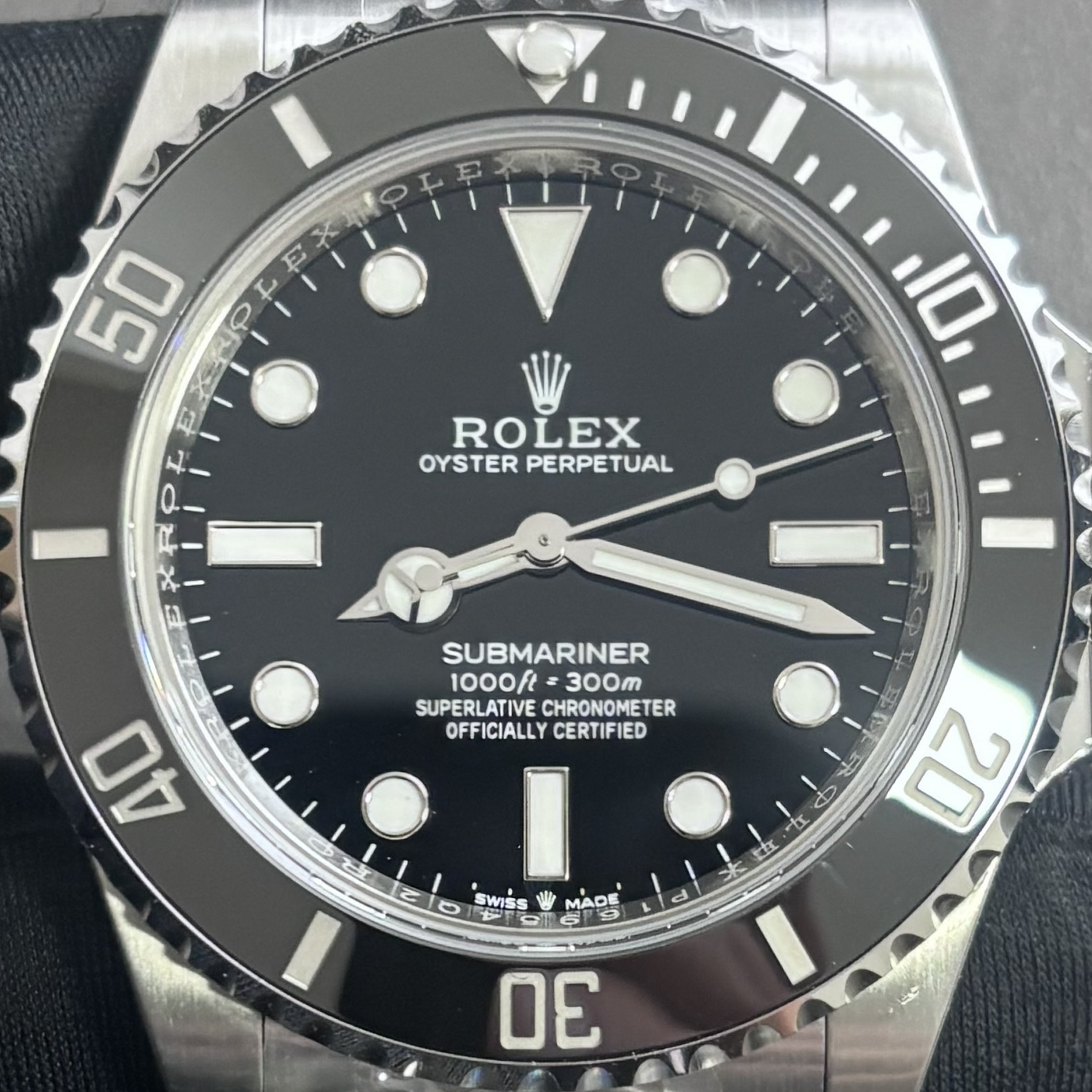 S001 · Camera geometry corrected. Image rotated approximately 0.1° clockwise at the dial centre; perspective and unequal image scaling normalized to a circular dial reference using the printed ticks’ inner tips after broad ink detection. Recentered and resampled to 1900 × 1900 pixels. No correction for crystal refraction or raised bezel/hand geometry. Extended rays are visual dial references only; they do not correct or measure the raised bezel.