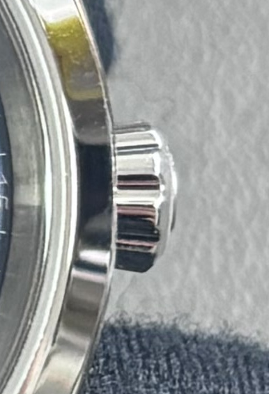 P08 · Right bezel