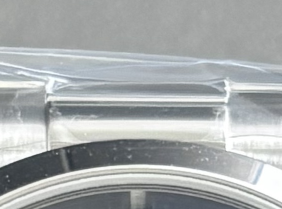 P08 · Bezel at twelve