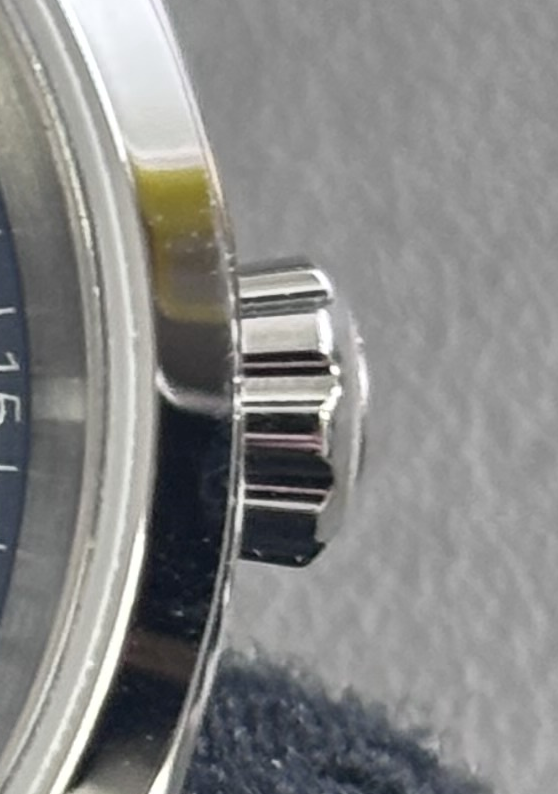 P15 · Right bezel