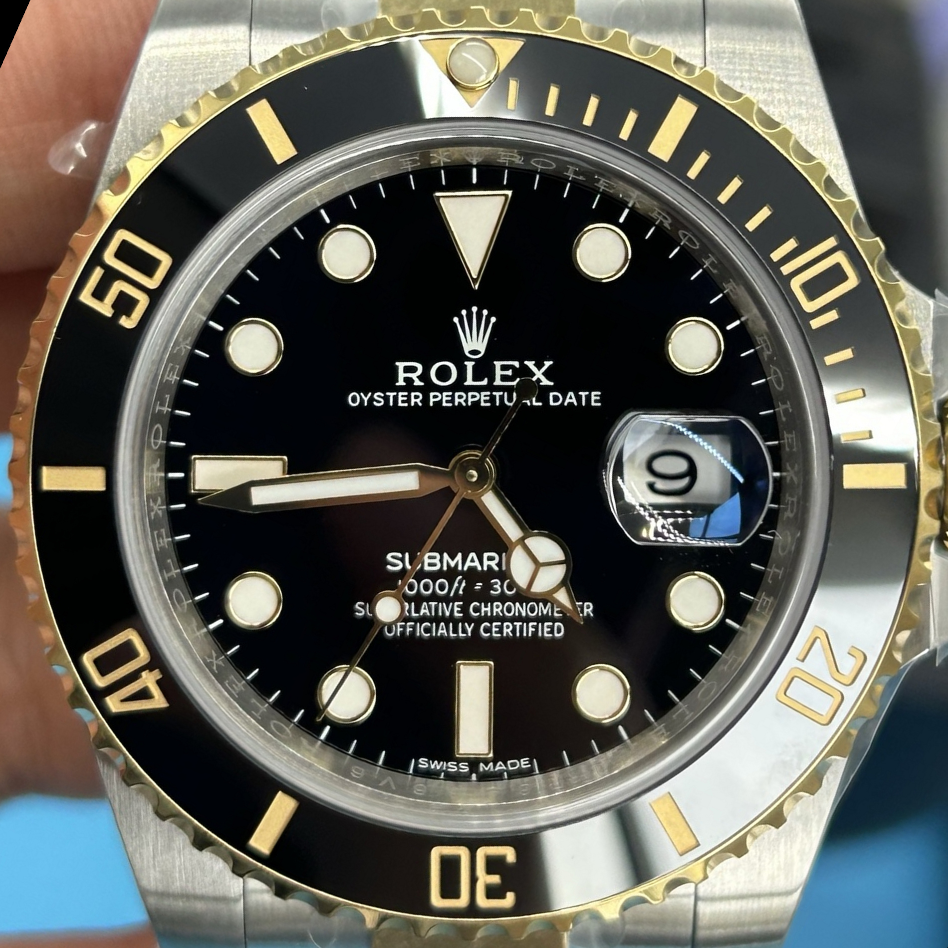 S001 · Visual reference only · precise angles unverified. Image rotated approximately 24.3° clockwise at the dial centre; illustrative circular normalization only; geometry did not validate using detected printed tick centres. Recentered and resampled to 1900 × 1900 pixels. No correction for crystal refraction or raised bezel/hand geometry. Extended rays are visual dial references only; they do not correct or measure the raised bezel.