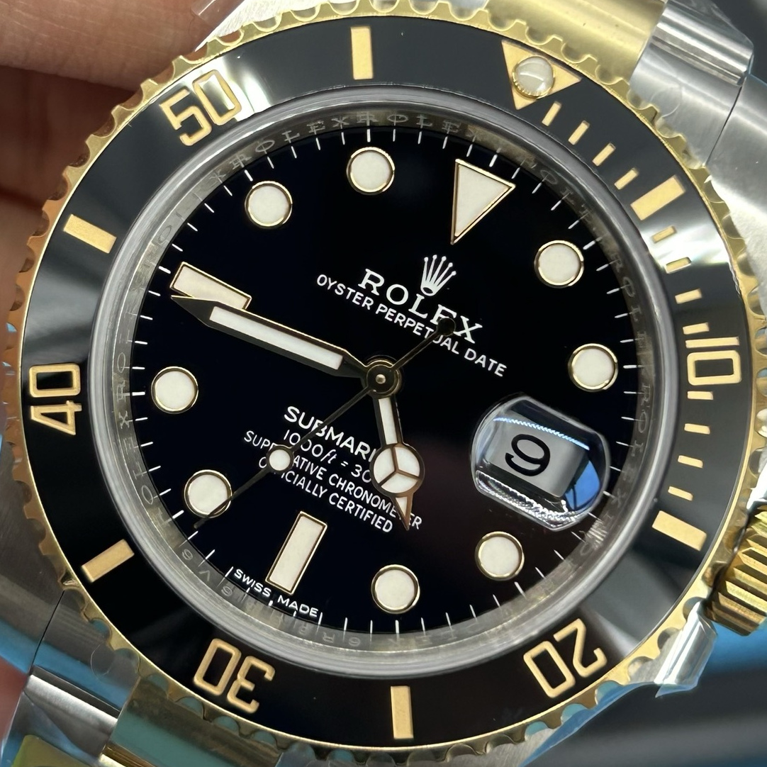 S010 · Original camera geometry · dial and bezel context