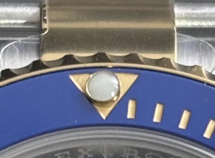 P07 · Bezel at twelve