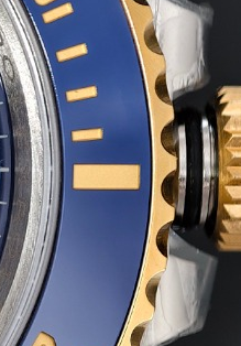 P02 · Right bezel