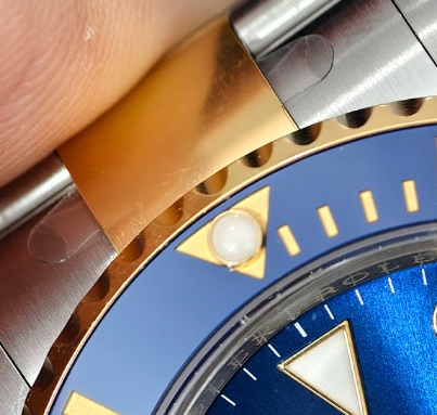 P04 · Bezel at twelve