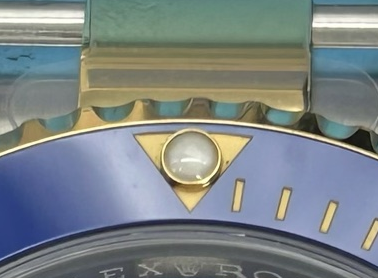 B04 · Bezel at twelve