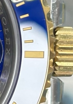 B07 · Right bezel