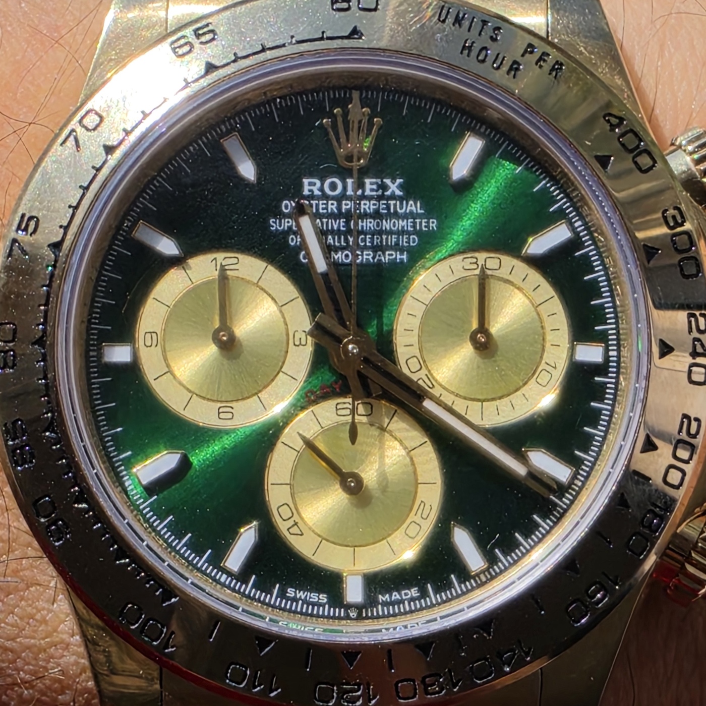 A · Visual reference only · precise angles unverified. Image rotated approximately 0.9° clockwise at the dial centre; illustrative circular normalization only; geometry did not validate using the saved printed minute-track reference. Recentered and resampled to 1400 × 1400 pixels. No correction for crystal refraction or raised bezel/hand geometry.