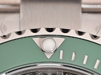 P01 · Bezel at twelve