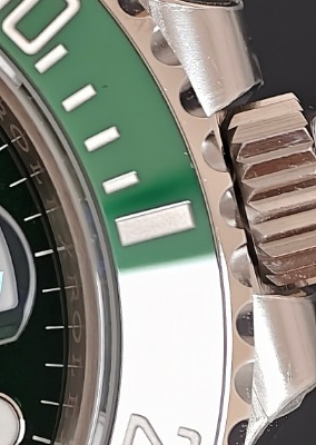 P04 · Right bezel