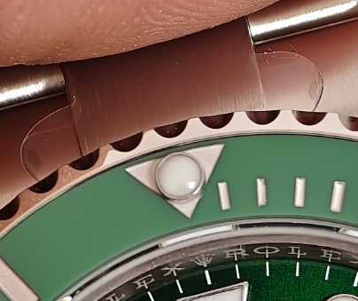 P04 · Bezel at twelve