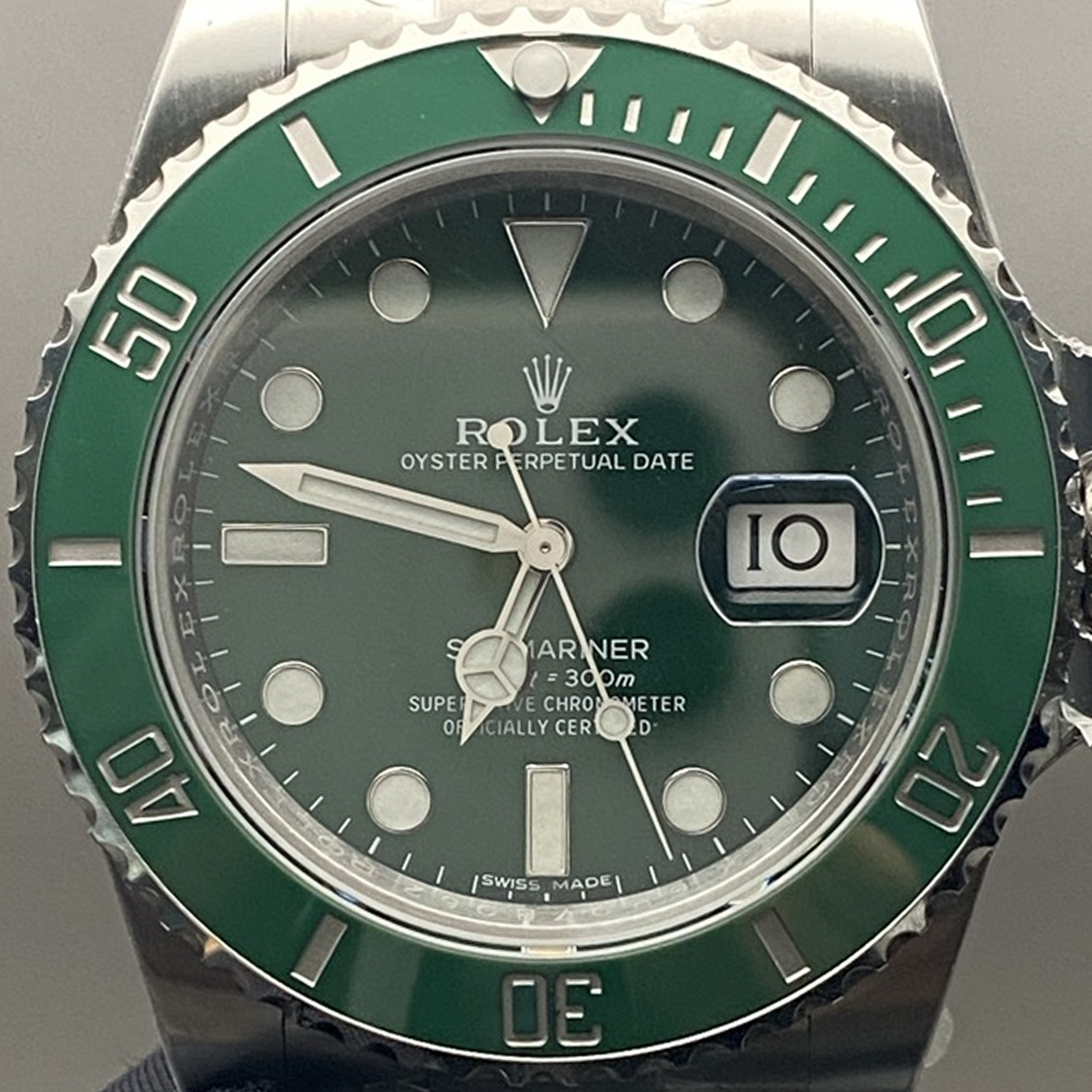 S001 · Camera geometry corrected. Image rotated approximately 1.0° counterclockwise at the dial centre; perspective and unequal image scaling normalized to a circular dial reference using isolated printed minute strokes. Recentered and resampled to 1900 × 1900 pixels. No correction for crystal refraction or raised bezel/hand geometry. Extended rays are visual dial references only; they do not correct or measure the raised bezel.