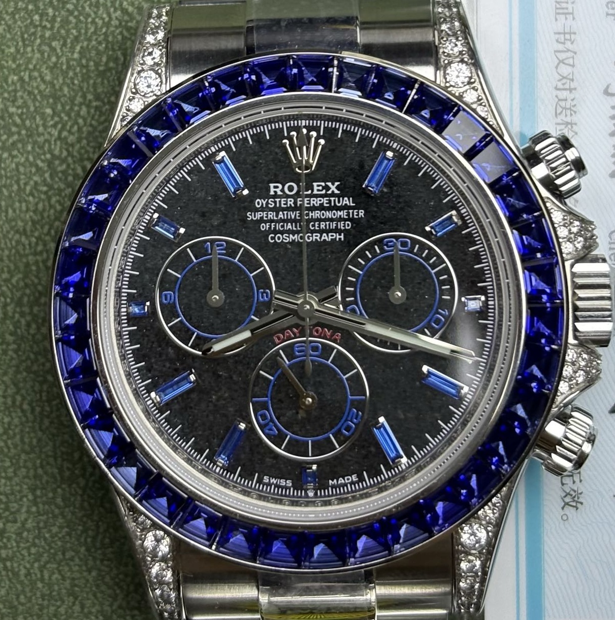 S005 · Native full-bezel context. Raised bezel features assessed visually in this original camera view