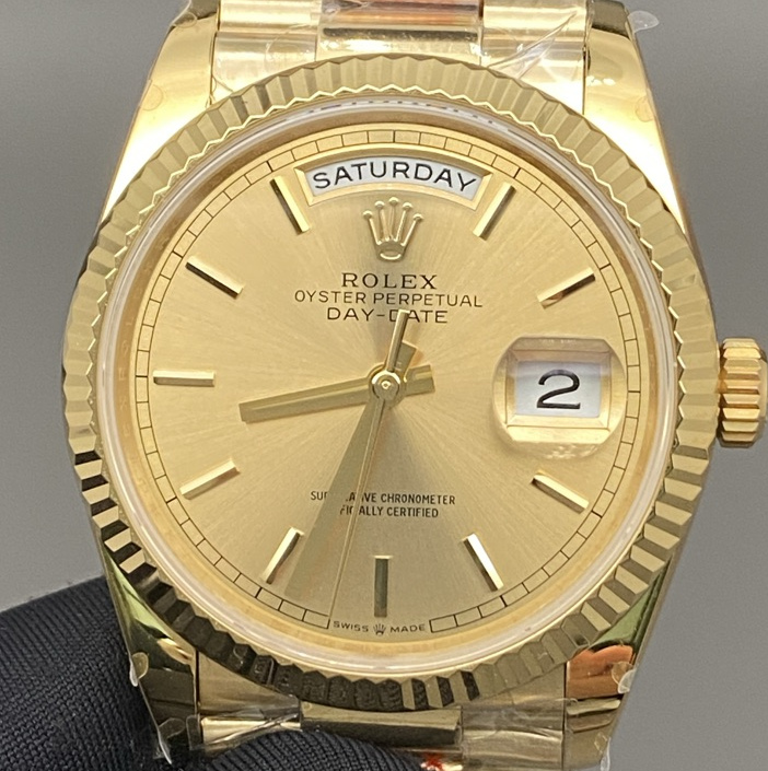 S002 · Original camera geometry · dial and bezel context