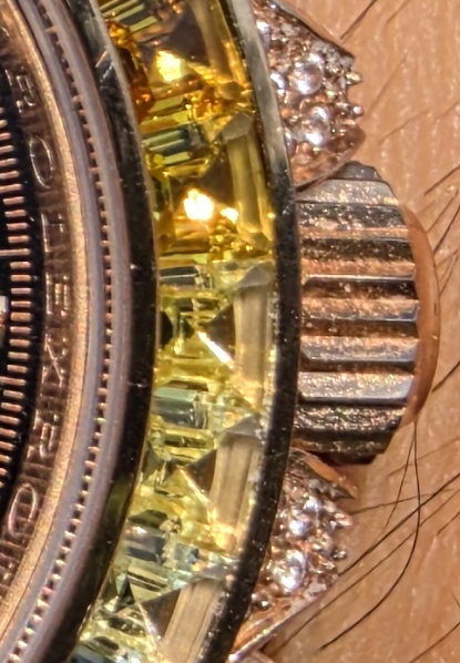 P05 · Right bezel