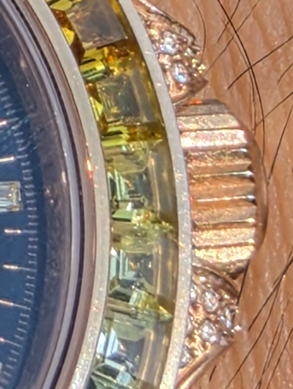 P09 · Right bezel