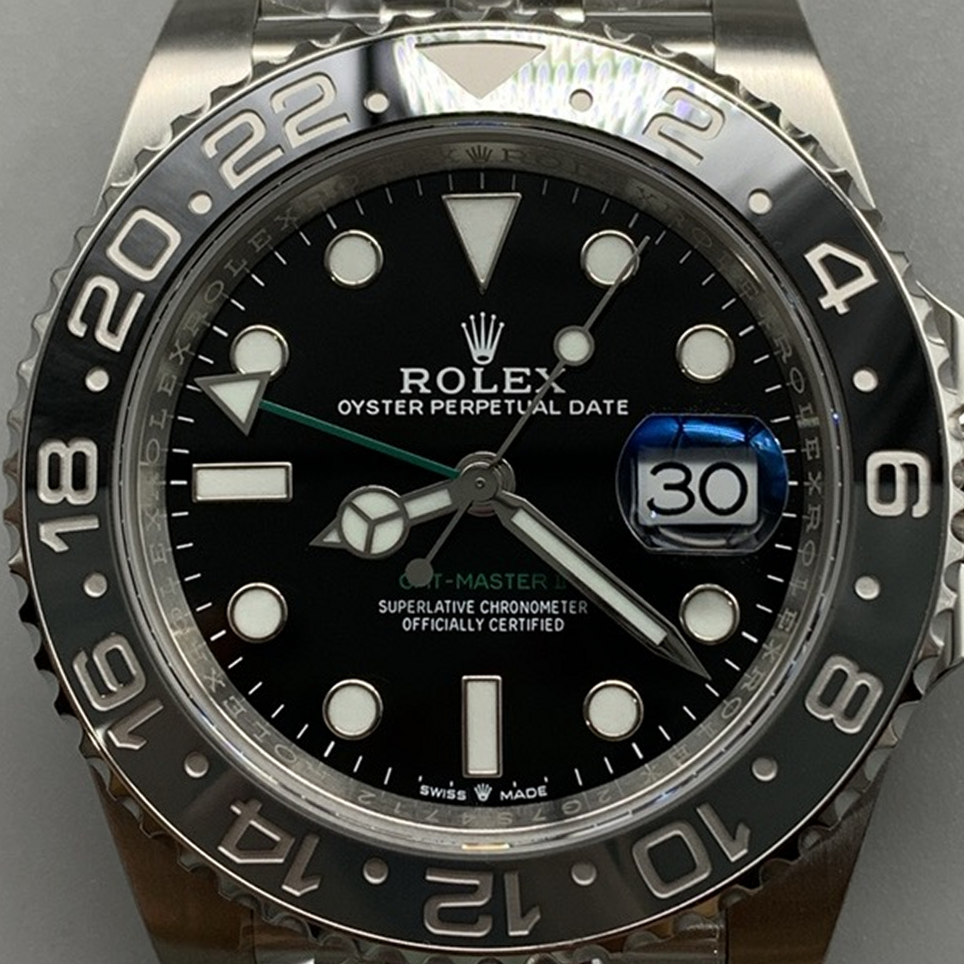 S001 · Camera geometry corrected. Image rotated approximately 0.2° counterclockwise at the dial centre; perspective and unequal image scaling normalized to a circular dial reference using detected printed tick centres. Recentered and resampled to 1900 × 1900 pixels. No correction for crystal refraction or raised bezel/hand geometry. Extended rays are visual dial references only; they do not correct or measure the raised bezel.