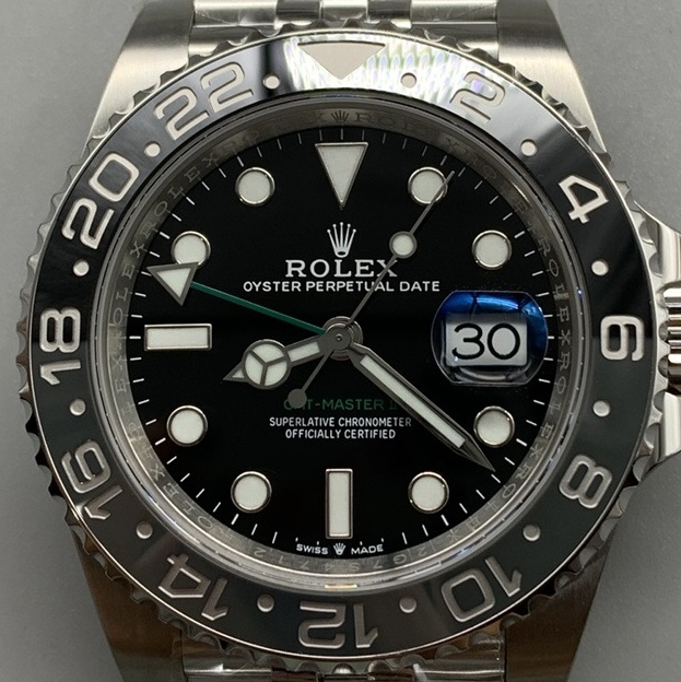 S001 · Native full-bezel context. Raised bezel features assessed visually in this original camera view