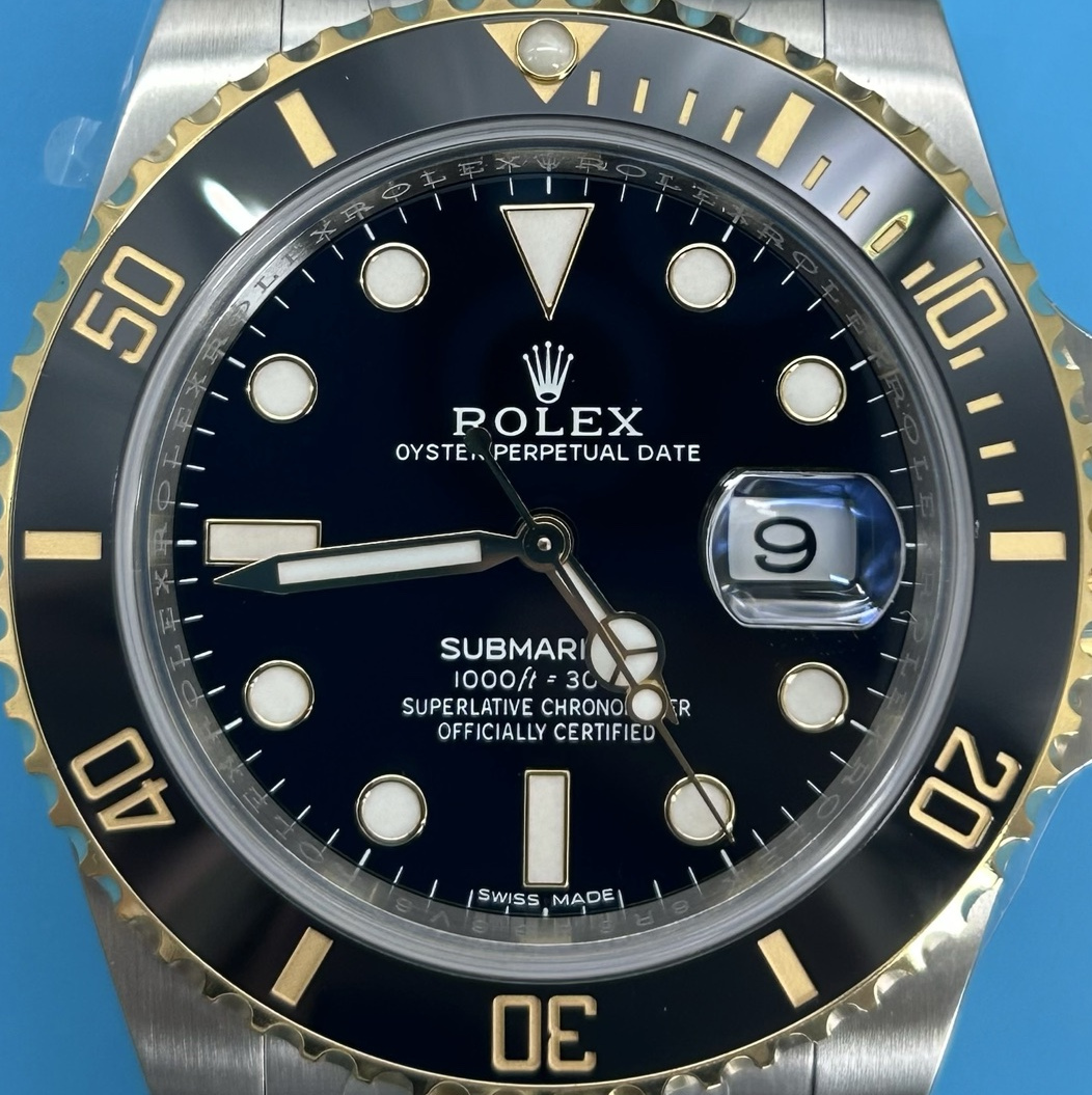 S004 · Original camera geometry · dial and bezel context