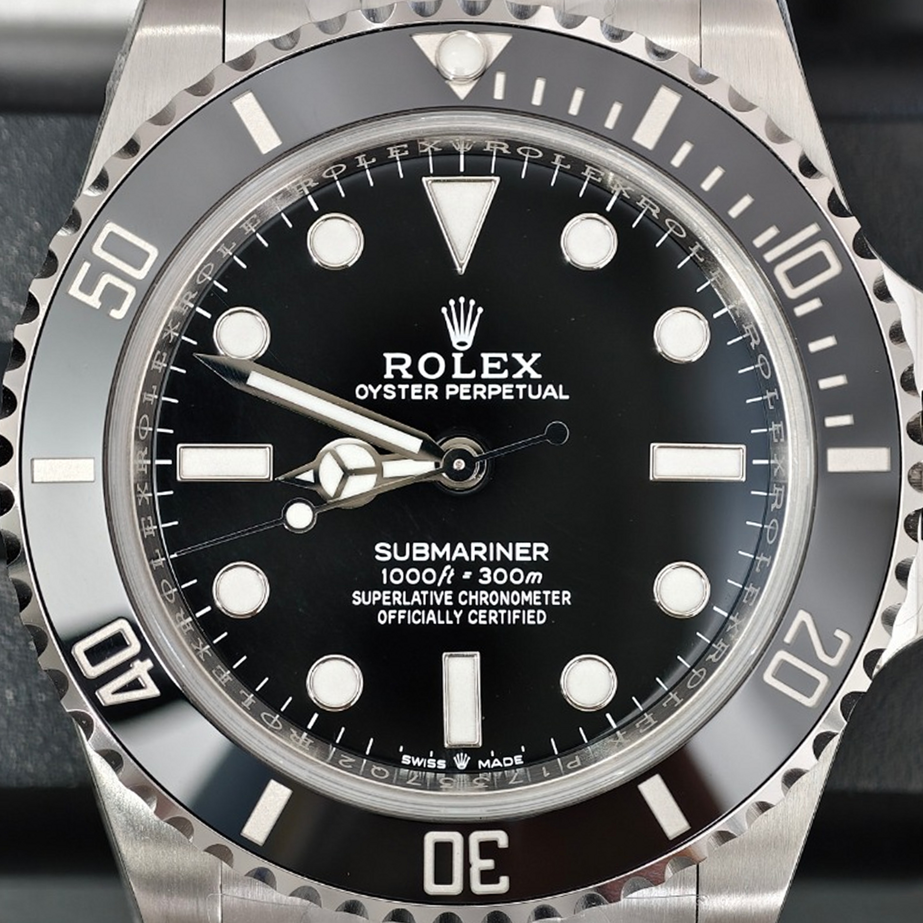 S002 · Camera geometry corrected. Image rotated approximately 0.6° clockwise at the dial centre; perspective and unequal image scaling normalized to a circular dial reference using the printed ticks’ inner tips. Recentered and resampled to 1900 × 1900 pixels. No correction for crystal refraction or raised bezel/hand geometry. Extended rays are visual dial references only; they do not correct or measure the raised bezel.