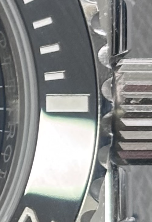 P07 · Right bezel