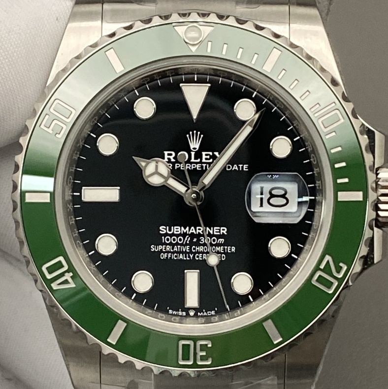S003 · Native full-bezel context. Raised bezel features assessed visually in this original camera view