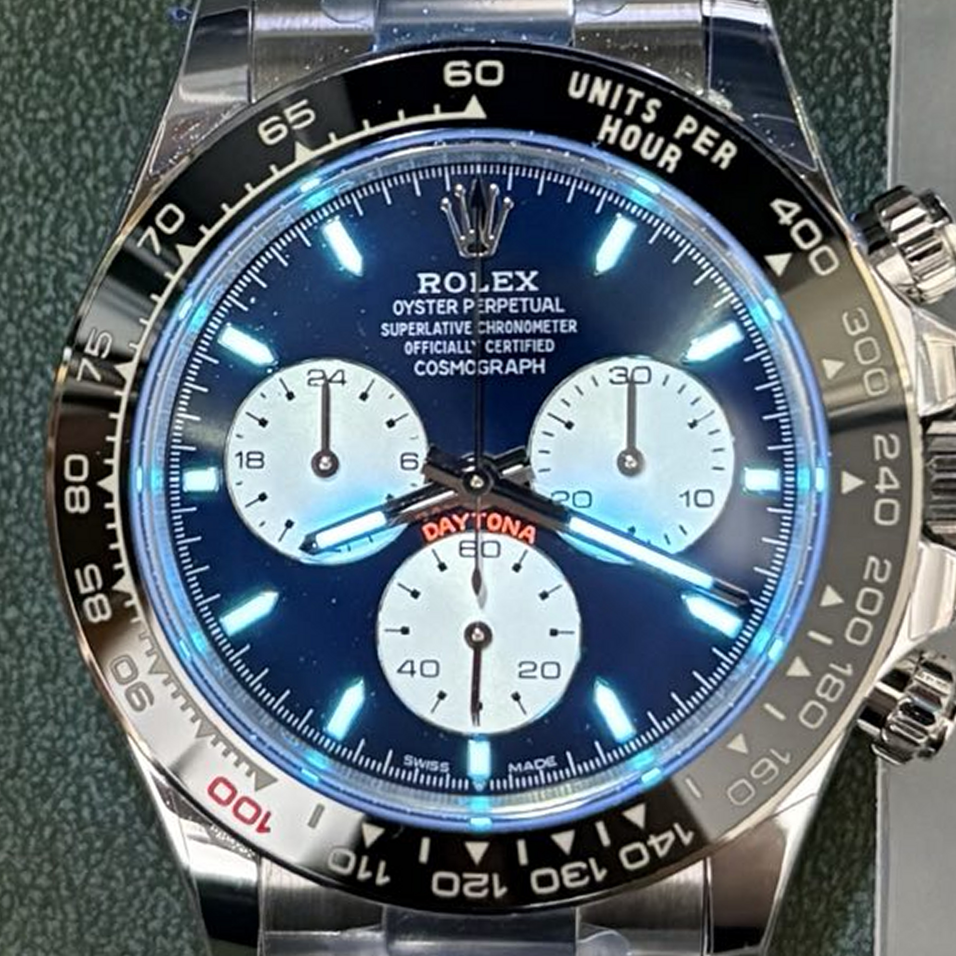 S013 · Camera geometry corrected. Image rotated approximately 0.8° clockwise at the dial centre; perspective and unequal image scaling normalized to a circular dial reference using isolated printed minute strokes. Recentered and resampled to 1900 × 1900 pixels. No correction for crystal refraction or raised bezel/hand geometry. Extended rays are visual dial references only; they do not correct or measure the raised bezel.