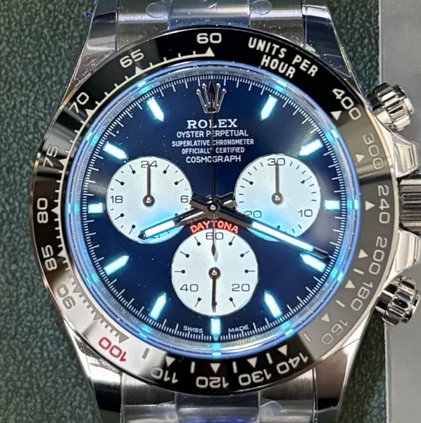 S013 · Native full-bezel context. Raised bezel features assessed visually in this original camera view