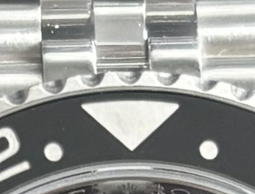 P04 · Bezel at twelve
