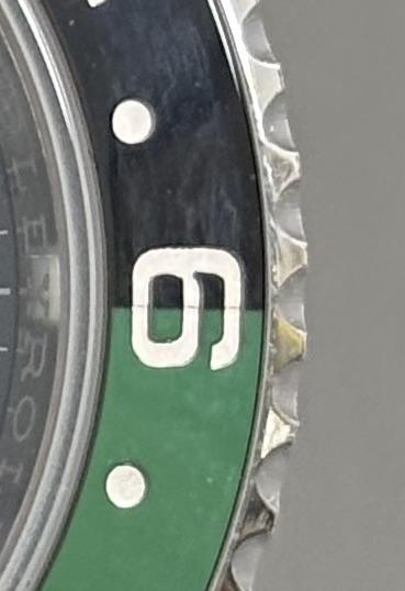 P12 · Right bezel