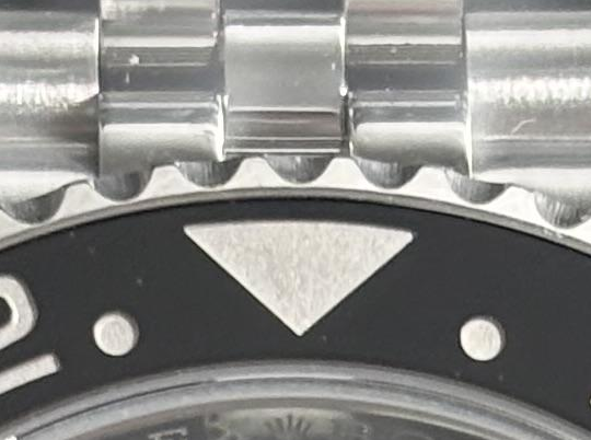 P12 · Bezel at twelve