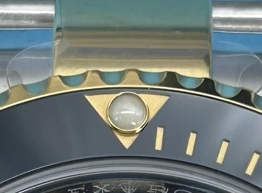 A04 · Bezel at twelve