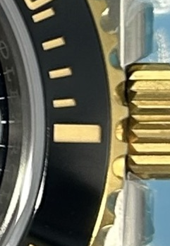B02 · Right bezel