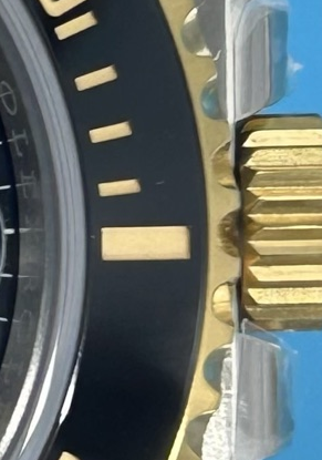 B05 · Right bezel