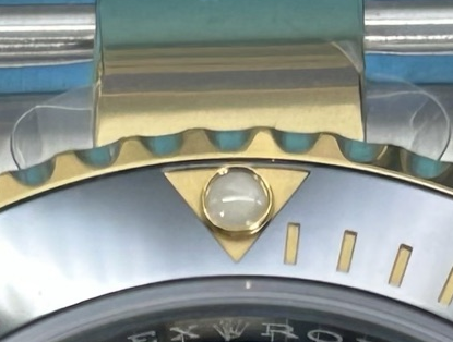 B05 · Bezel at twelve