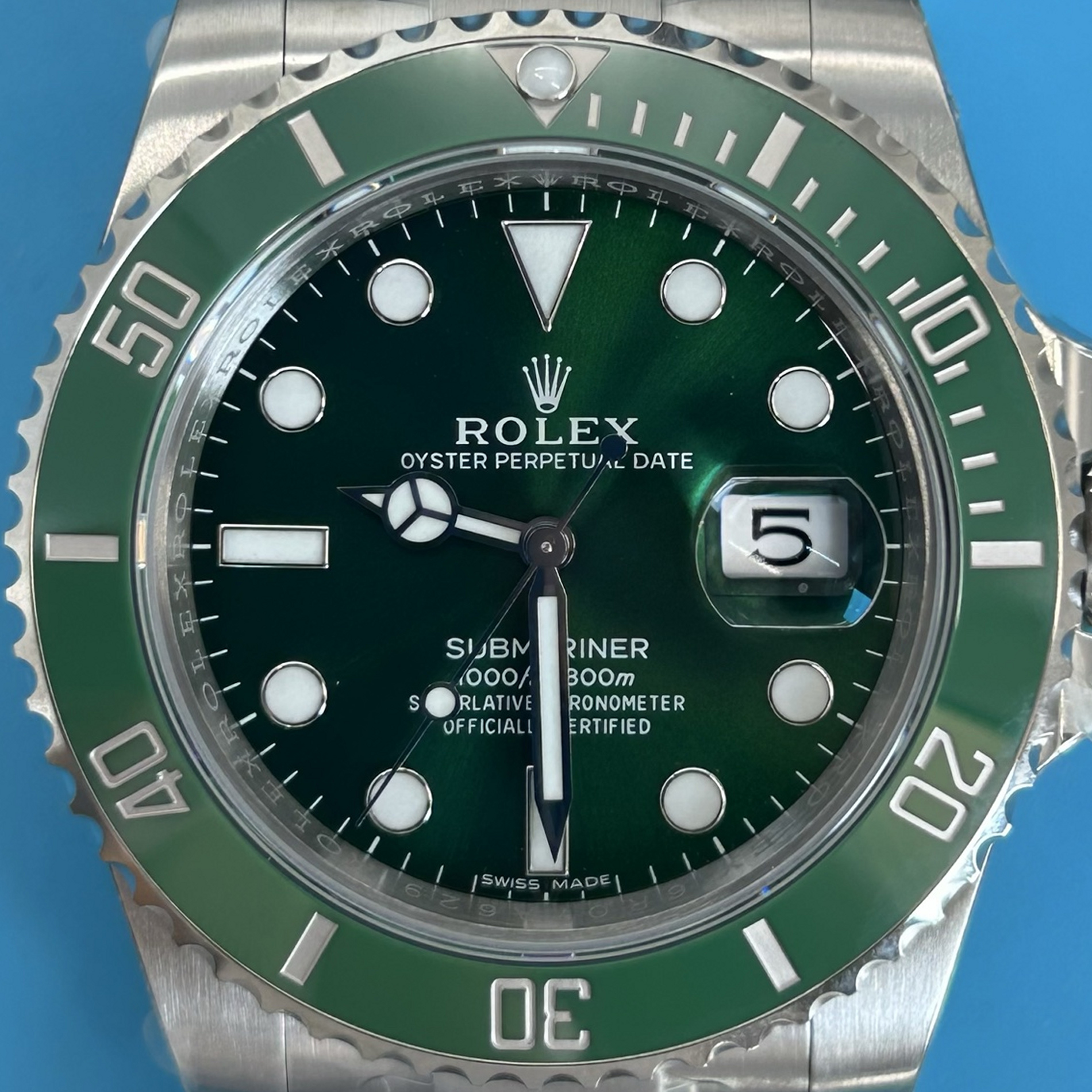 S004 · Camera geometry corrected. Image rotated approximately 0.0° clockwise at the dial centre; perspective and unequal image scaling normalized to a circular dial reference using isolated printed minute strokes. Recentered and resampled to 1900 × 1900 pixels. No correction for crystal refraction or raised bezel/hand geometry. Extended rays are visual dial references only; they do not correct or measure the raised bezel.