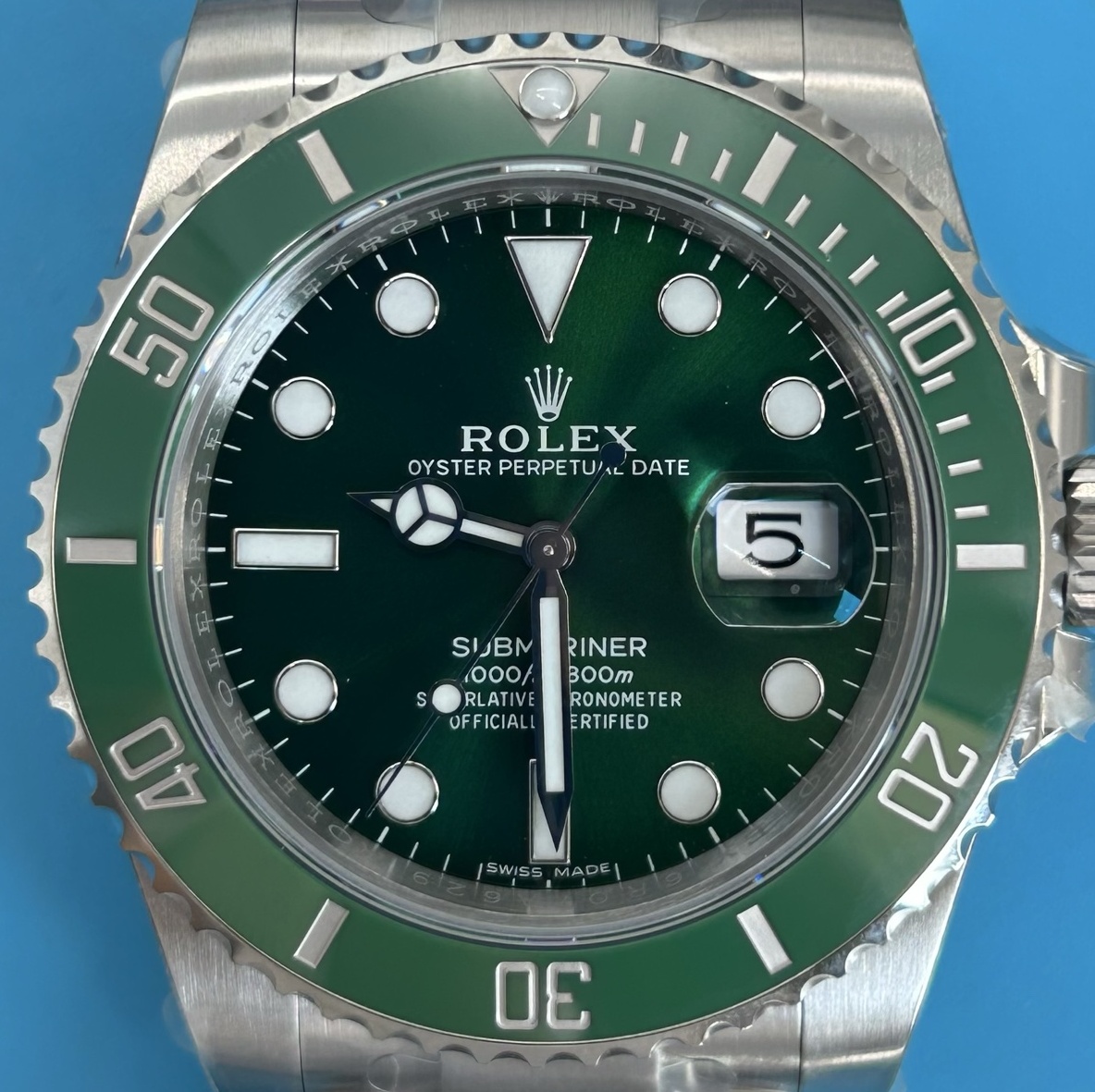 S004 · Native full-bezel context. Raised bezel features assessed visually in this original camera view