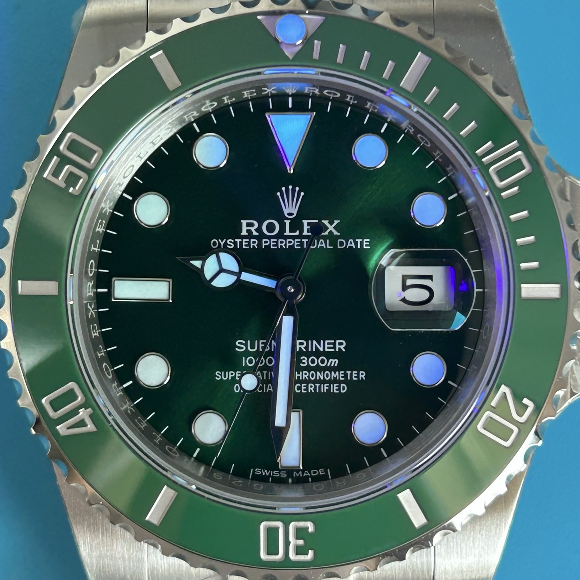 S019 · Camera geometry corrected. Image rotated approximately 0.4° clockwise at the dial centre; perspective and unequal image scaling normalized to a circular dial reference using detected printed tick centres. Recentered and resampled to 1900 × 1900 pixels. No correction for crystal refraction or raised bezel/hand geometry. Extended rays are visual dial references only; they do not correct or measure the raised bezel.