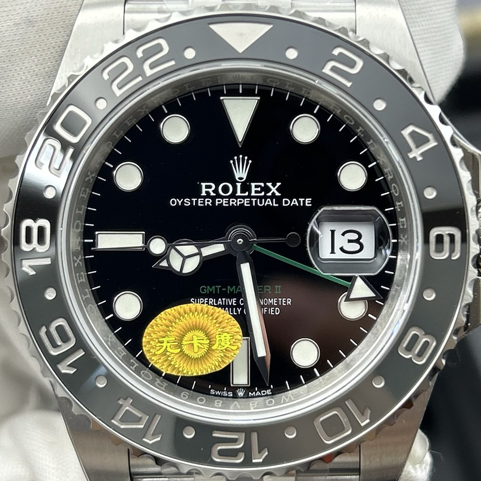 S007 · Camera geometry corrected. Image rotated approximately 0.4° clockwise at the dial centre; perspective and unequal image scaling normalized to a circular dial reference using isolated printed minute strokes. Recentered and resampled to 1900 × 1900 pixels. No correction for crystal refraction or raised bezel/hand geometry. Extended rays are visual dial references only; they do not correct or measure the raised bezel.