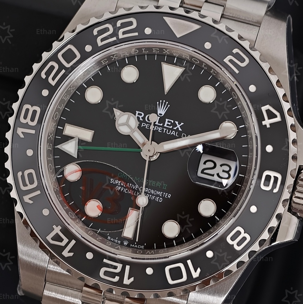 S004 · Native full-bezel context. Raised bezel features assessed visually in this original camera view
