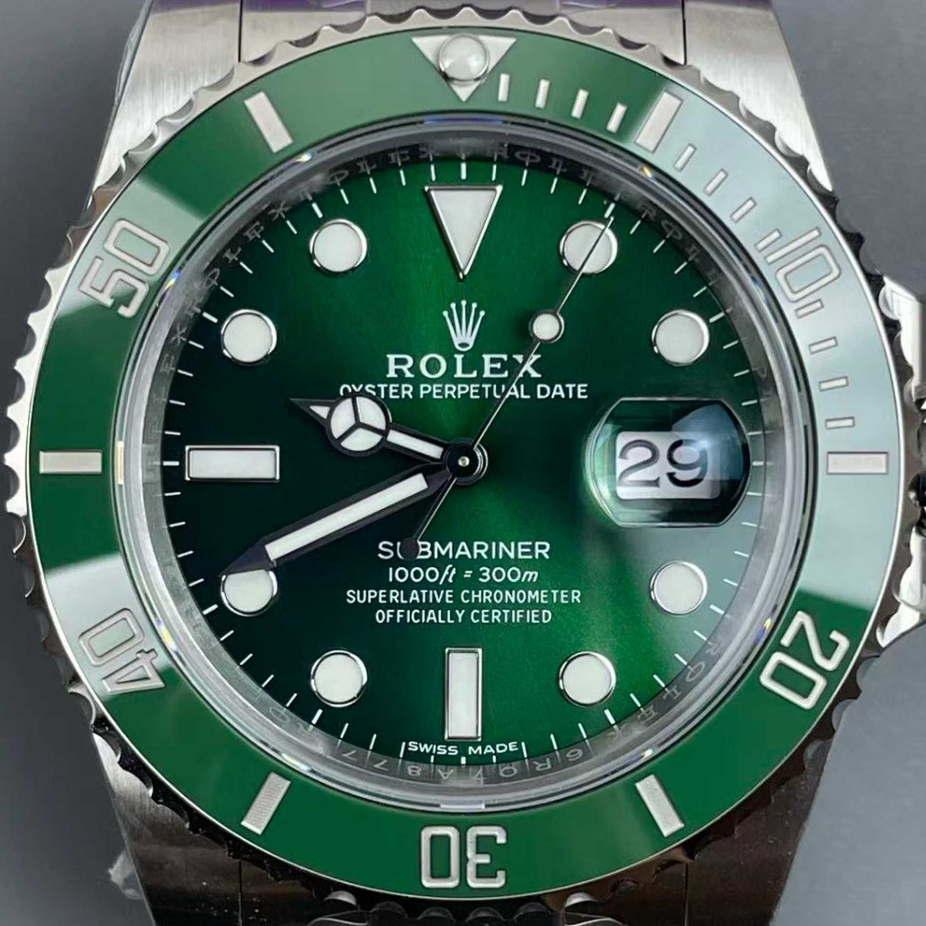 S007 · Camera geometry corrected. Image rotated approximately 0.3° clockwise at the dial centre; perspective and unequal image scaling normalized to a circular dial reference using isolated printed minute strokes. Recentered and resampled to 1900 × 1900 pixels. No correction for crystal refraction or raised bezel/hand geometry. Extended rays are visual dial references only; they do not correct or measure the raised bezel.