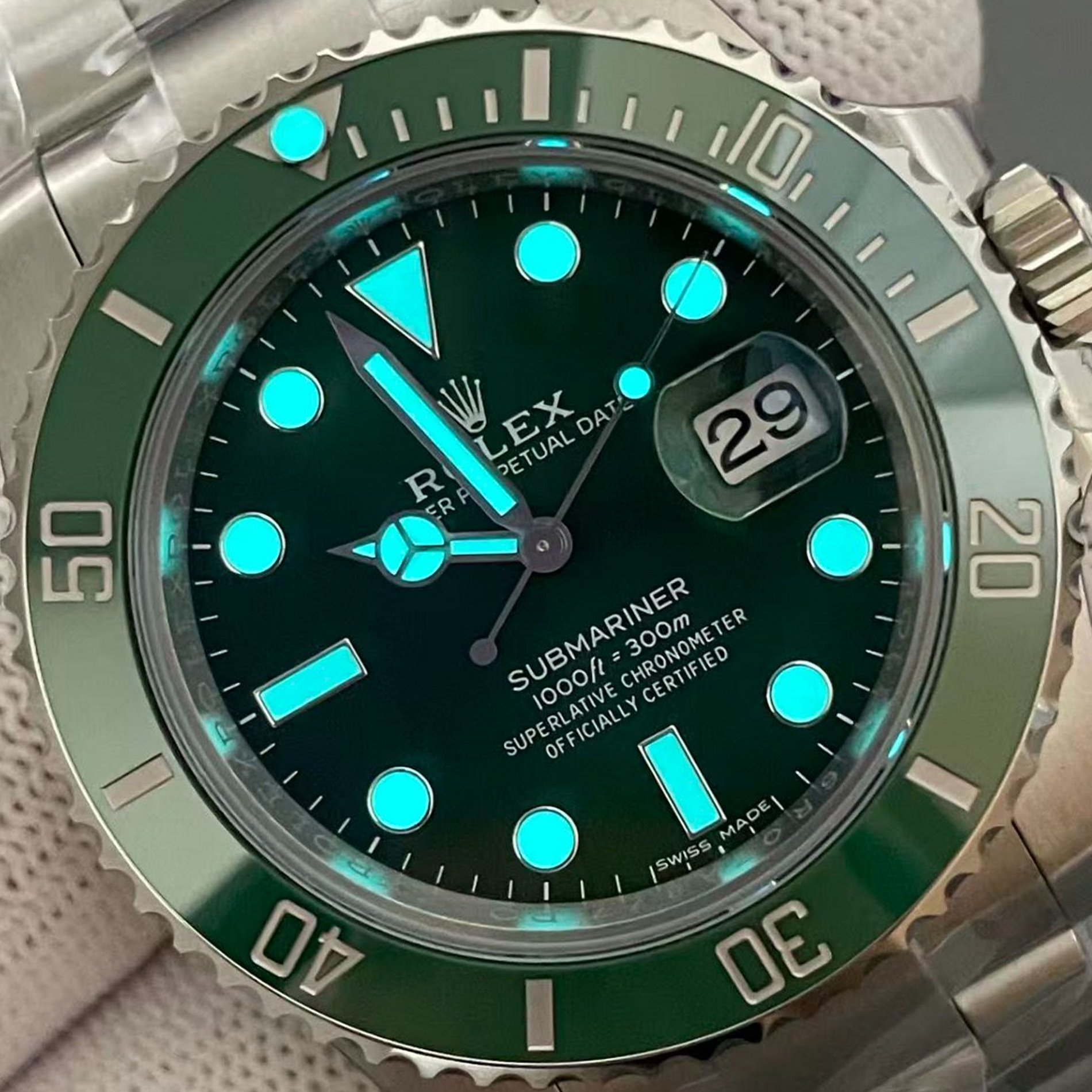 S011 · Visual reference only · precise angles unverified. Image rotated approximately 1.0° counterclockwise at the dial centre; illustrative circular normalization only; geometry did not validate using isolated printed minute strokes. Recentered and resampled to 1900 × 1900 pixels. No correction for crystal refraction or raised bezel/hand geometry. Extended rays are visual dial references only; they do not correct or measure the raised bezel.