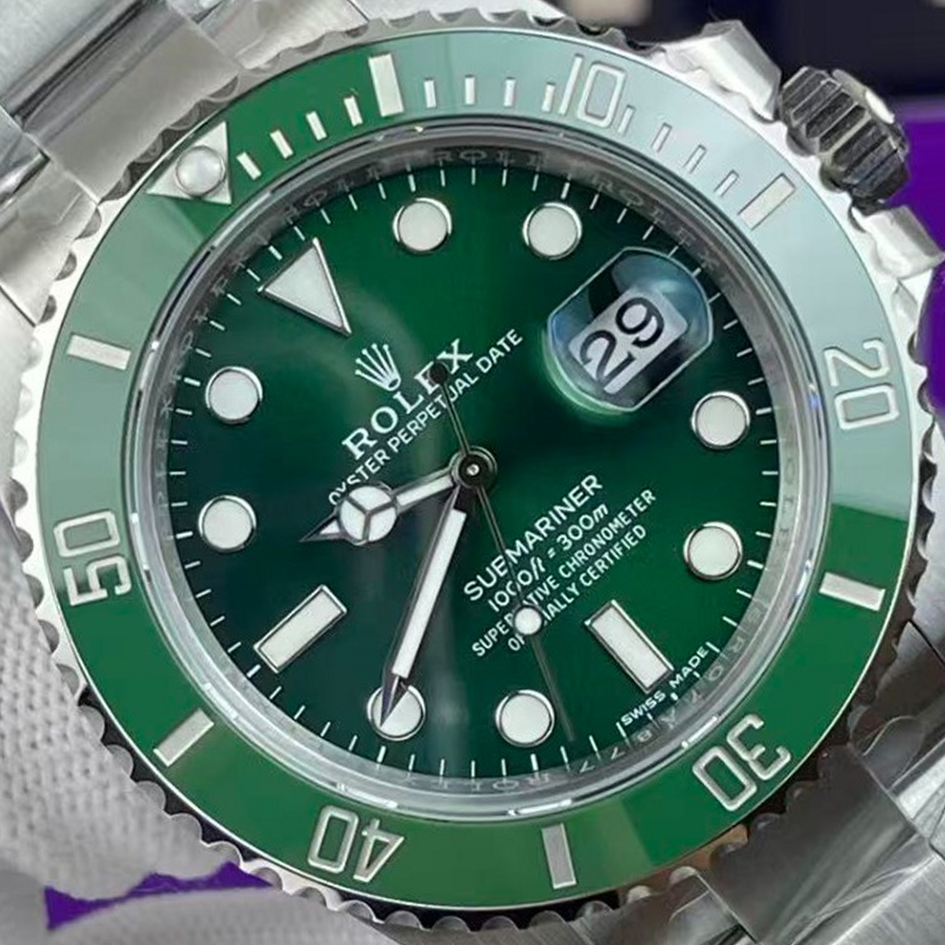 S015 · Visual reference only · precise angles unverified. Image rotated approximately 2.9° counterclockwise at the dial centre; illustrative circular normalization only; geometry did not validate using detected printed tick centres. Recentered and resampled to 1900 × 1900 pixels. No correction for crystal refraction or raised bezel/hand geometry. Extended rays are visual dial references only; they do not correct or measure the raised bezel.