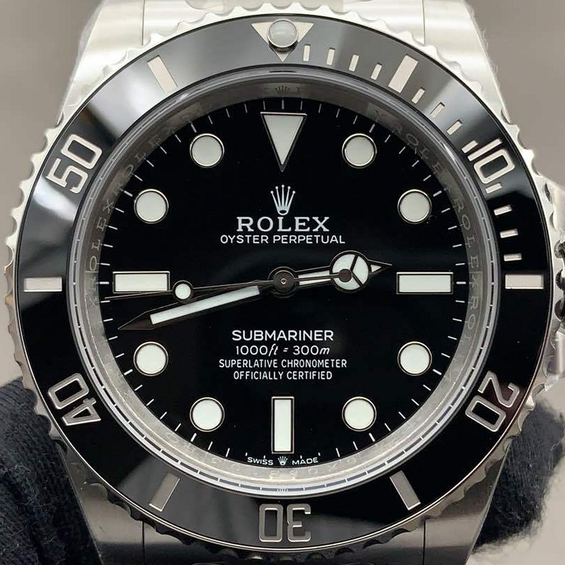 S003 · Camera geometry corrected. Image rotated approximately 0.0° clockwise at the dial centre; perspective and unequal image scaling normalized to a circular dial reference using isolated printed minute strokes. Recentered and resampled to 1900 × 1900 pixels. No correction for crystal refraction or raised bezel/hand geometry. Extended rays are visual dial references only; they do not correct or measure the raised bezel.
