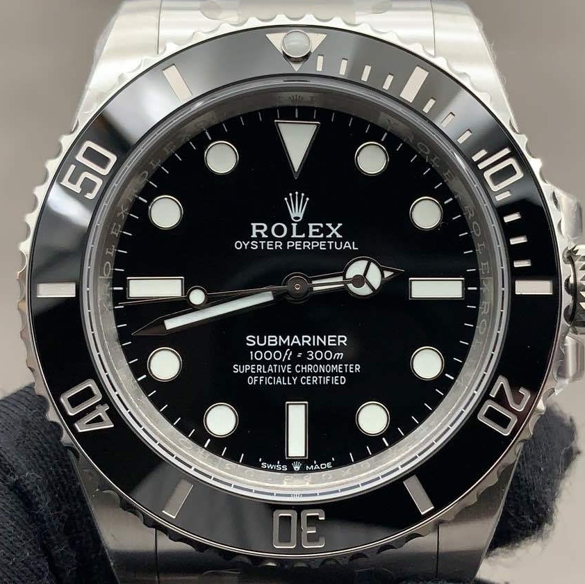 S003 · Native full-bezel context. Raised bezel features assessed visually in this original camera view