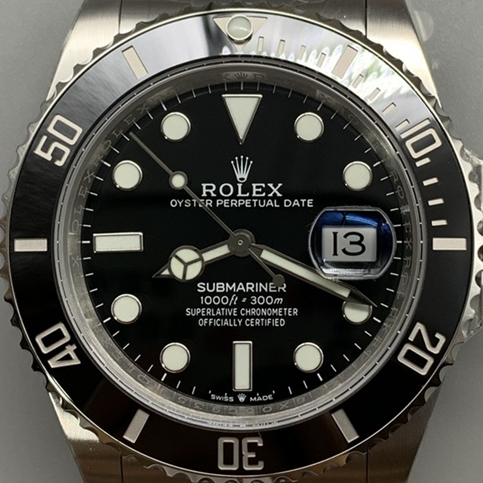 S001 · Camera geometry corrected. Image rotated approximately 0.5° clockwise at the dial centre; perspective and unequal image scaling normalized to a circular dial reference using the printed ticks’ inner tips after broad ink detection. Recentered and resampled to 1900 × 1900 pixels. No correction for crystal refraction or raised bezel/hand geometry. Extended rays are visual dial references only; they do not correct or measure the raised bezel.