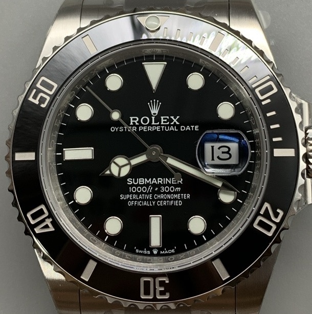 S001 · Native full-bezel context. Raised bezel and pearl assessed visually in this original camera view