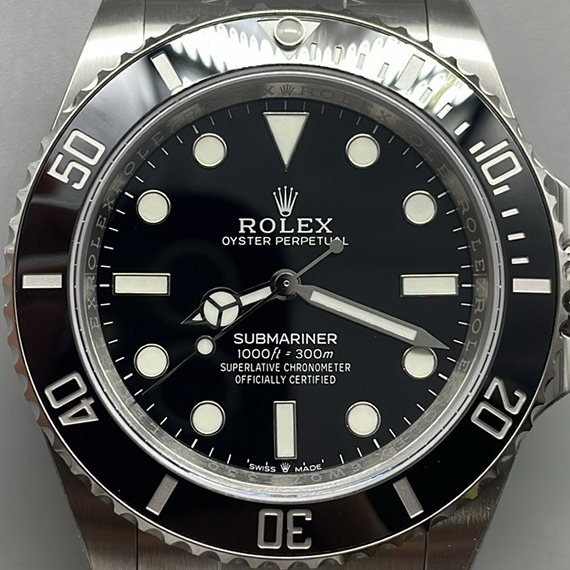 S001 · Camera geometry corrected. Image rotated approximately 0.7° clockwise at the dial centre; perspective and unequal image scaling normalized to a circular dial reference using detected printed tick centres. Recentered and resampled to 1900 × 1900 pixels. No correction for crystal refraction or raised bezel/hand geometry. Extended rays are visual dial references only; they do not correct or measure the raised bezel.