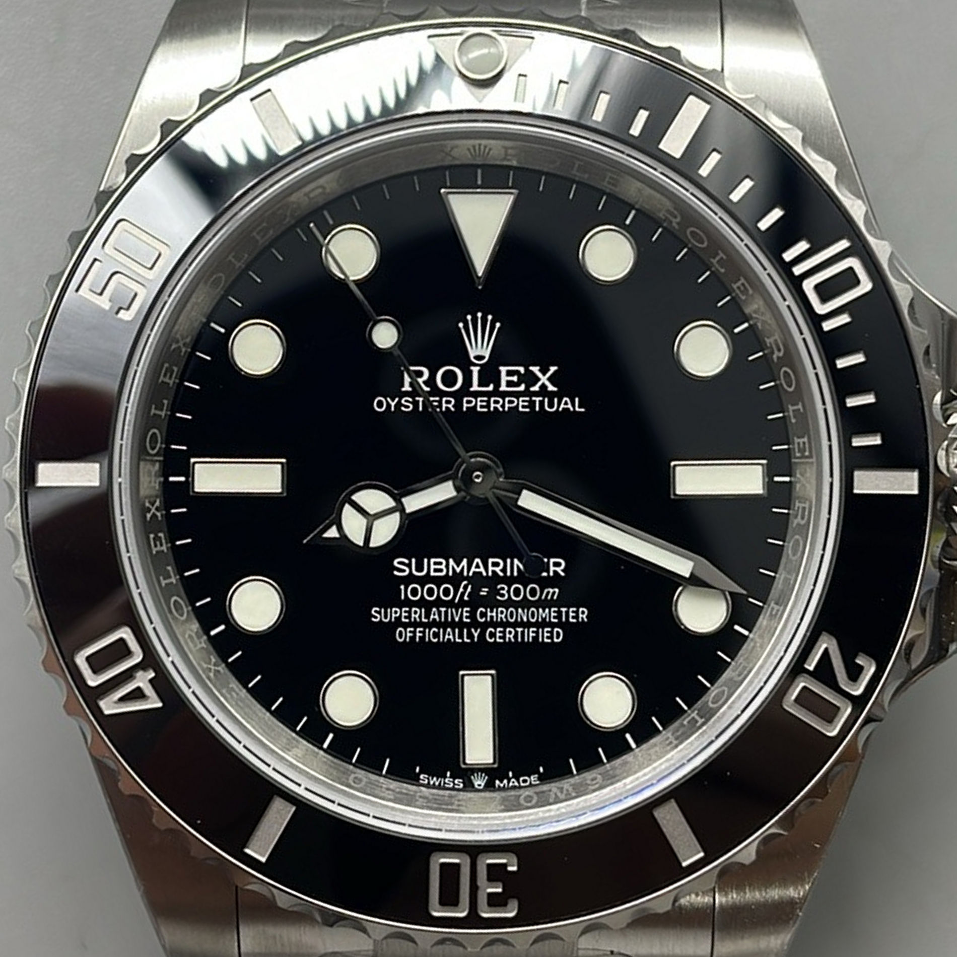 S002 · Camera geometry corrected. Image rotated approximately 23.6° counterclockwise at the dial centre; perspective and unequal image scaling normalized to a circular dial reference using isolated printed minute strokes. Recentered and resampled to 1900 × 1900 pixels. No correction for crystal refraction or raised bezel/hand geometry. Extended rays are visual dial references only; they do not correct or measure the raised bezel.